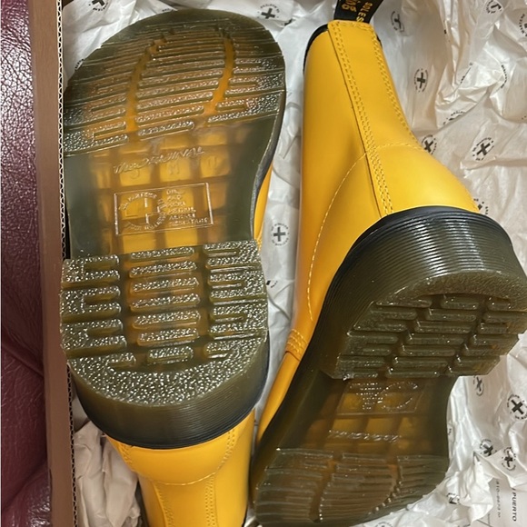 Dr. Martens AirWair Women’s Size 5 -  #1460 Yellow - NWT - Picture 2 of 4